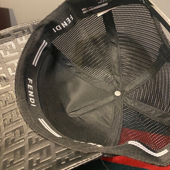 Black Bug Eye Cap - Picture 5 of 6